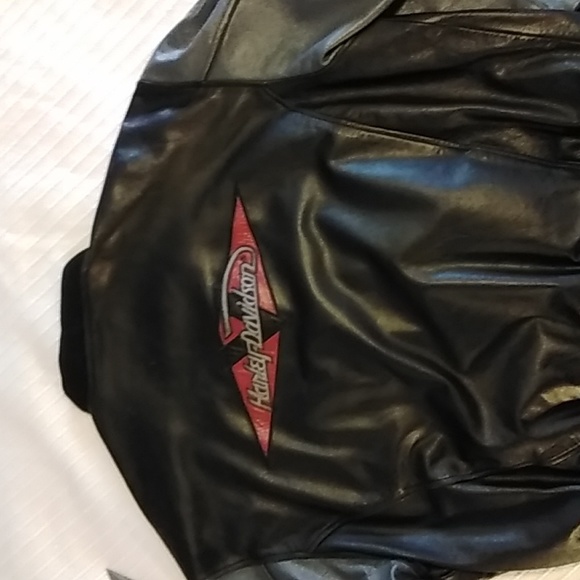 Harley Davidson heavy leather riding jacket. - Picture 6 of 9